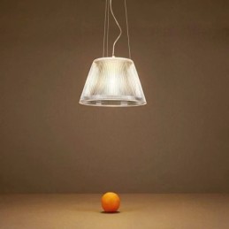 Suspension en verre moderne et simple