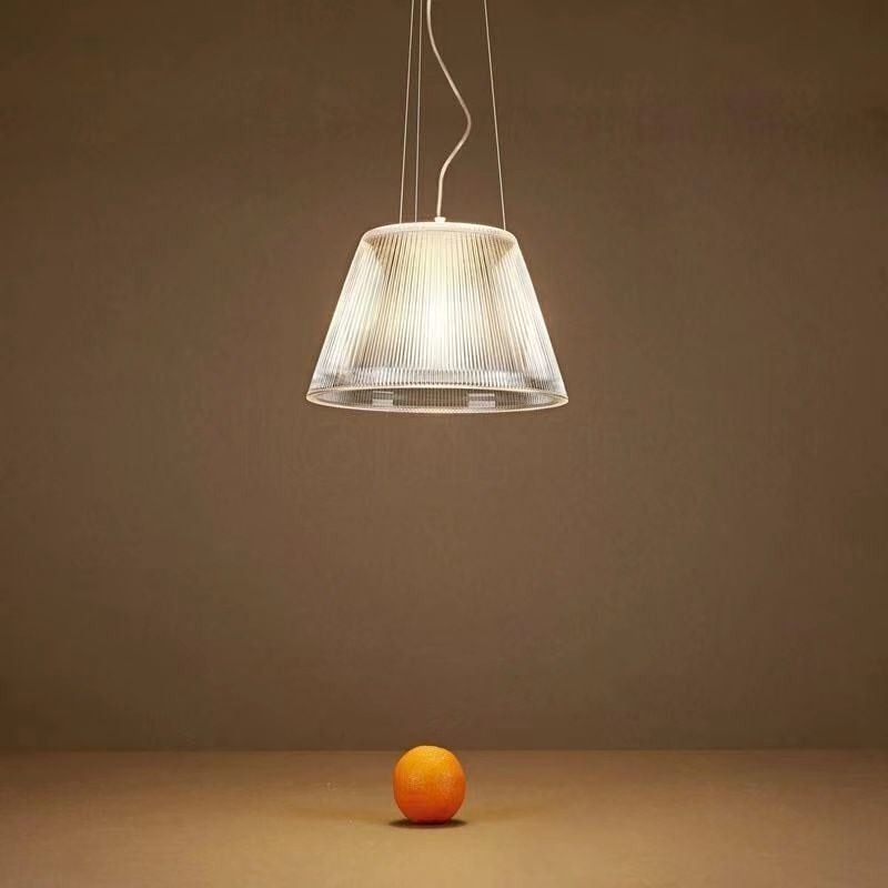 Suspension en verre moderne et simple