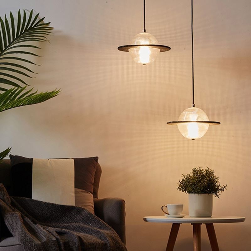 Plafonnier moderne en forme de suspension en verre