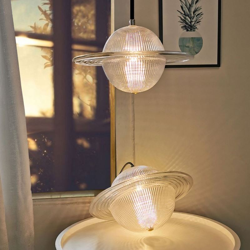 Plafonnier moderne en forme de suspension en verre