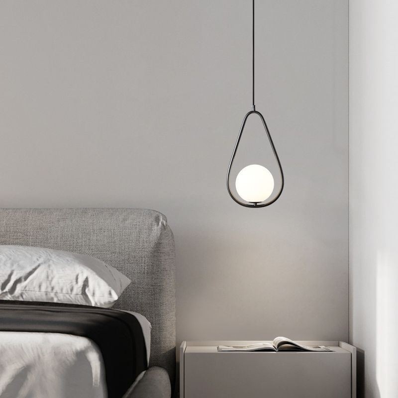 Lampe suspendue moderne en forme de globe et de goutte d'eau en verre