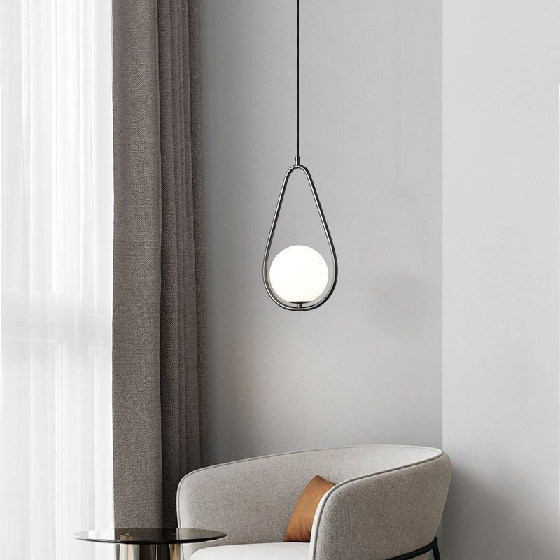 Lampe suspendue moderne en forme de globe et de goutte d'eau en verre