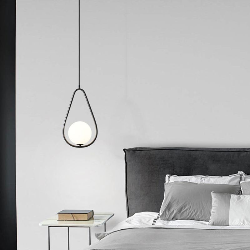 Lampe suspendue moderne en forme de globe et de goutte d'eau en verre