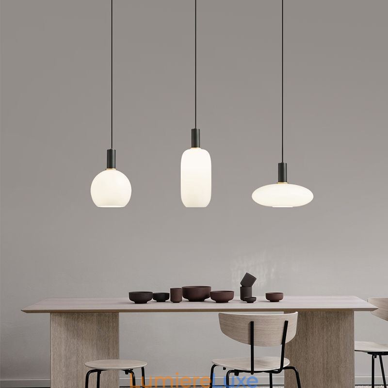 Lampe suspendue simple et moderne en verre