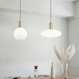 Lampe suspendue simple et moderne en verre