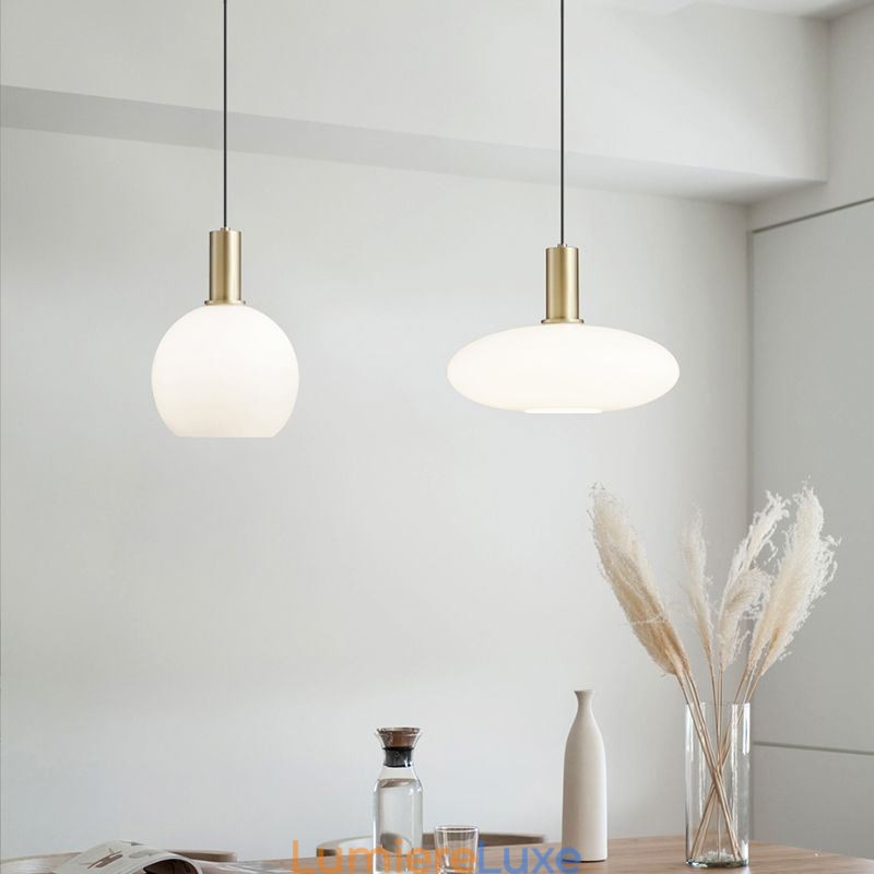 Lampe suspendue simple et moderne en verre