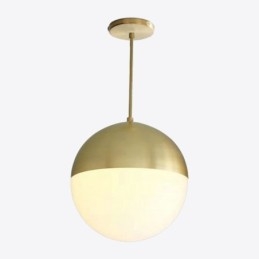 Lampe suspendue moderne en forme de boule de verre, idéale pour un îlot