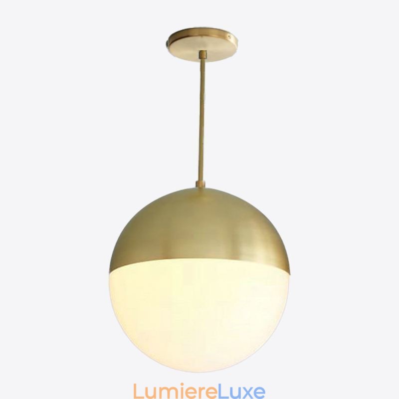 Lampe suspendue moderne en forme de boule de verre, idéale pour un îlot