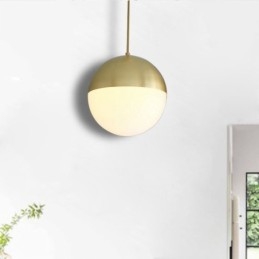 Lampe suspendue moderne en forme de boule de verre, idéale pour un îlot