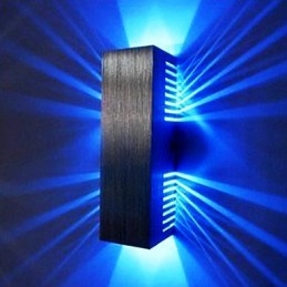 Applique murale moderne avec design diffusant la lumière et 2 abat-jours cubiques