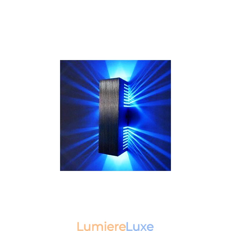 Applique murale moderne avec design diffusant la lumière et 2 abat-jours cubiques