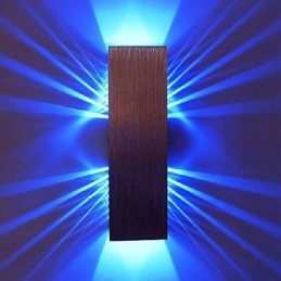 Applique murale moderne avec design diffusant la lumière et 2 abat-jours cubiques