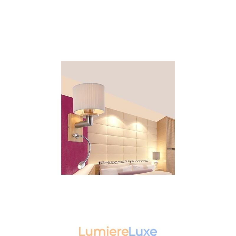 Applique murale à une lumière avec lampe de lecture
