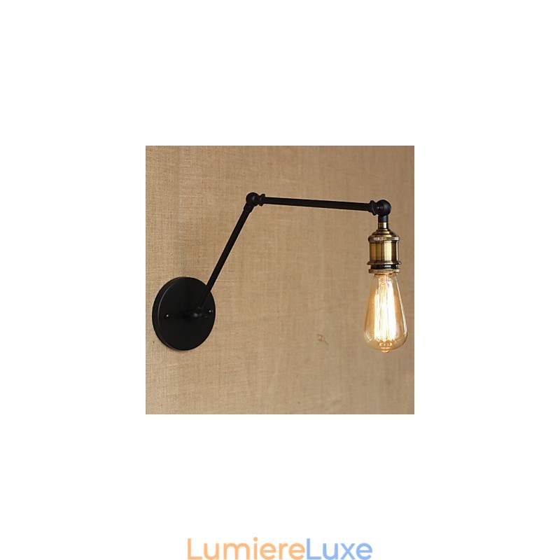 Une lampe murale simple et moderne de style country américain sans miroir et abat-jour avec bras en fer
