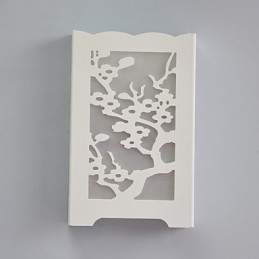 Applique murale blanche en forme de fleur de prunier, avec motifs sculptés ou dessins sur boiseries