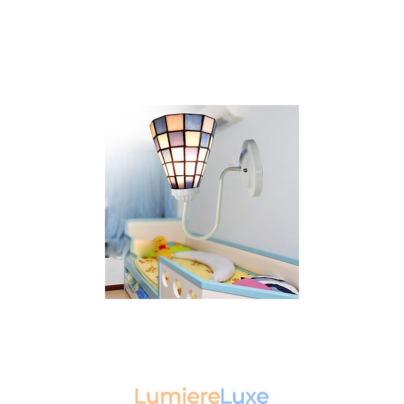 Applique murale contemporaine en vitrail de 15 cm, style contracté, avec des carrés bleus et blancs.