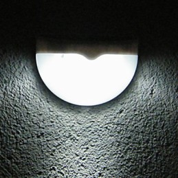 La nouvelle lampe murale solaire à contrôle sonore et lumineux pour jardin, clôture, villa