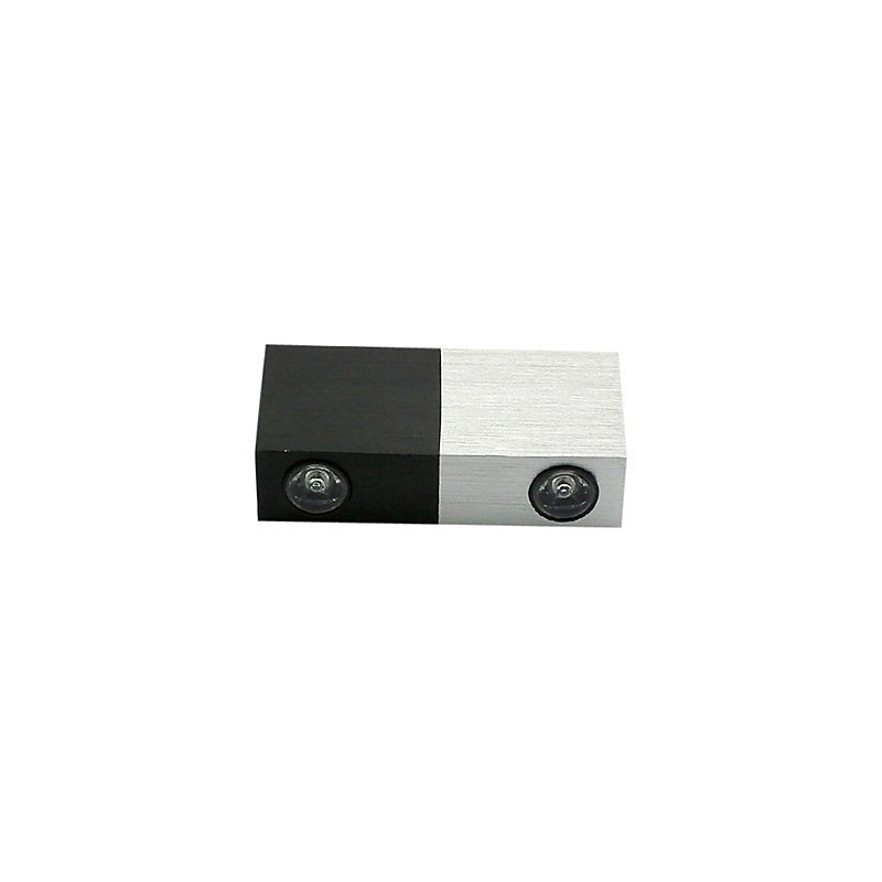 Applique murale moderne avec corps cubique mi-argenté mi-noir au design chic 2 s