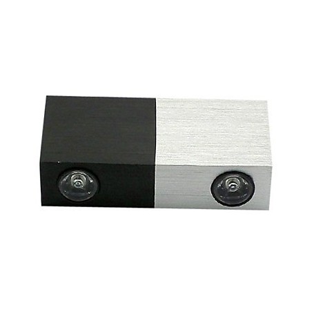 Applique murale moderne avec corps cubique mi-argenté mi-noir au design chic 2 s Applique murale moderne avec corps cubique mi-argenté mi-noir au design chic 2 s
