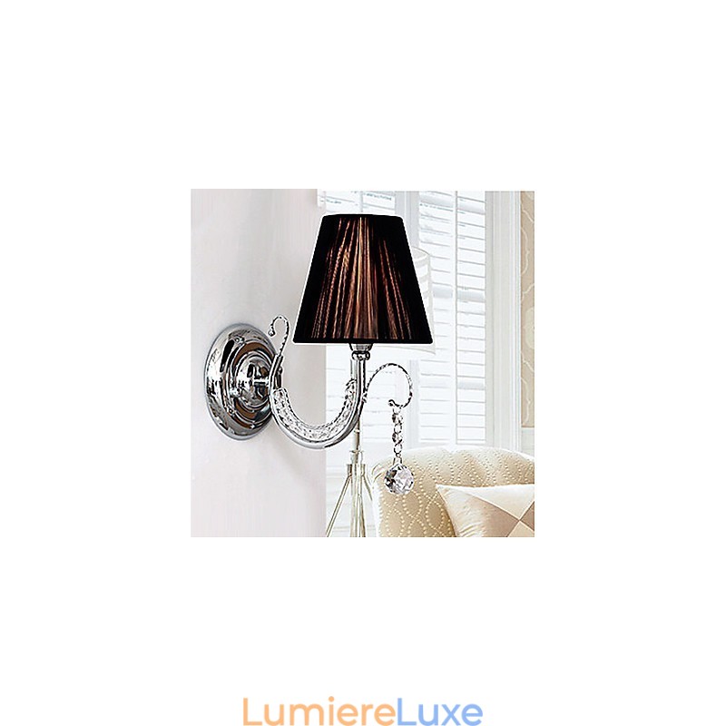 Applique murale contemporaine avec abat-jour en tissu et bras style lustre en cristal