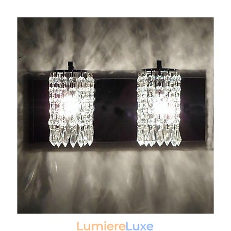 Applique murale moderne avec pendentifs en cristal et 2 lumières en chrome poli Applique murale moderne avec pendentifs en cristal et 2 lumières en chrome poli