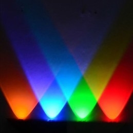 Applique murale moderne au design triangulaire chic de couleur noire et argentée