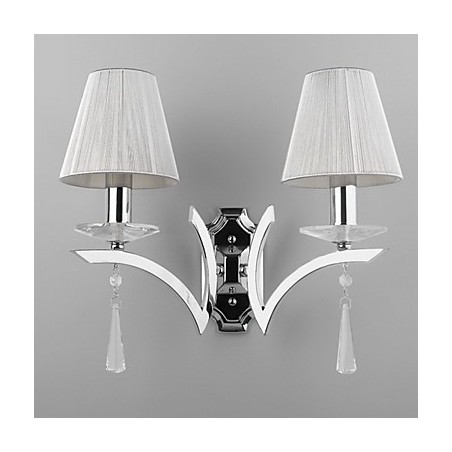 Applique murale élégante avec 2 lumières décorées de gouttes de cristal Applique murale élégante avec 2 lumières décorées de gouttes de cristal