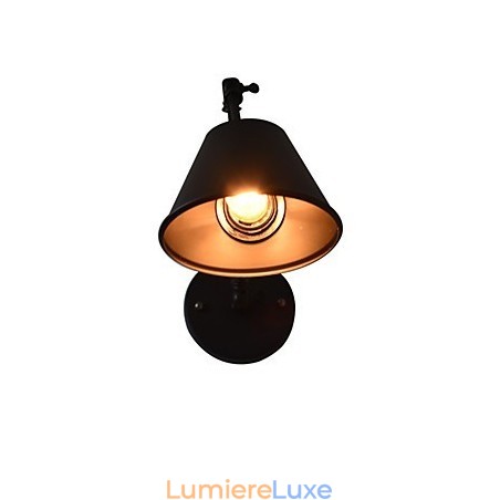 Applique murale en fer forgé, lampe sabre laser noire muette sur le mur Applique murale en fer forgé, lampe sabre laser noire muette sur le mur