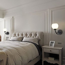 Peinture contemporaine moderne avec lumière ambiante, appliques murales