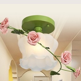 Saint-Valentin Les fleurs et plantes de la roseraie absorbent la lumière du dôme