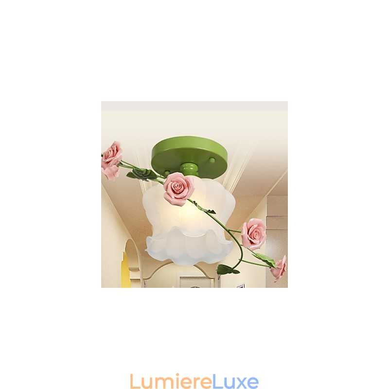 Saint-Valentin Les fleurs et plantes de la roseraie absorbent la lumière du dôme