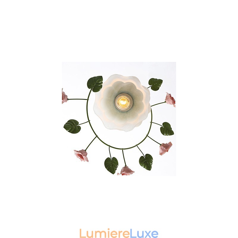 Saint-Valentin Les fleurs et plantes de la roseraie absorbent la lumière du dôme