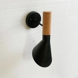 Applique murale moderne et simple en fer forgé imitation bois pour salon