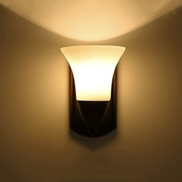 Applique murale rustique avec finition en oxyde noir pour la protection des yeux et la lumière ambiante