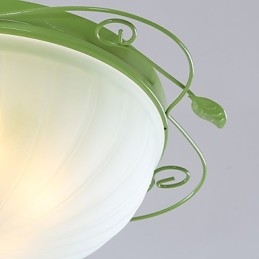 Les fleurs et plantes du jardin de la Saint-Valentin absorbent la lumière du dôme