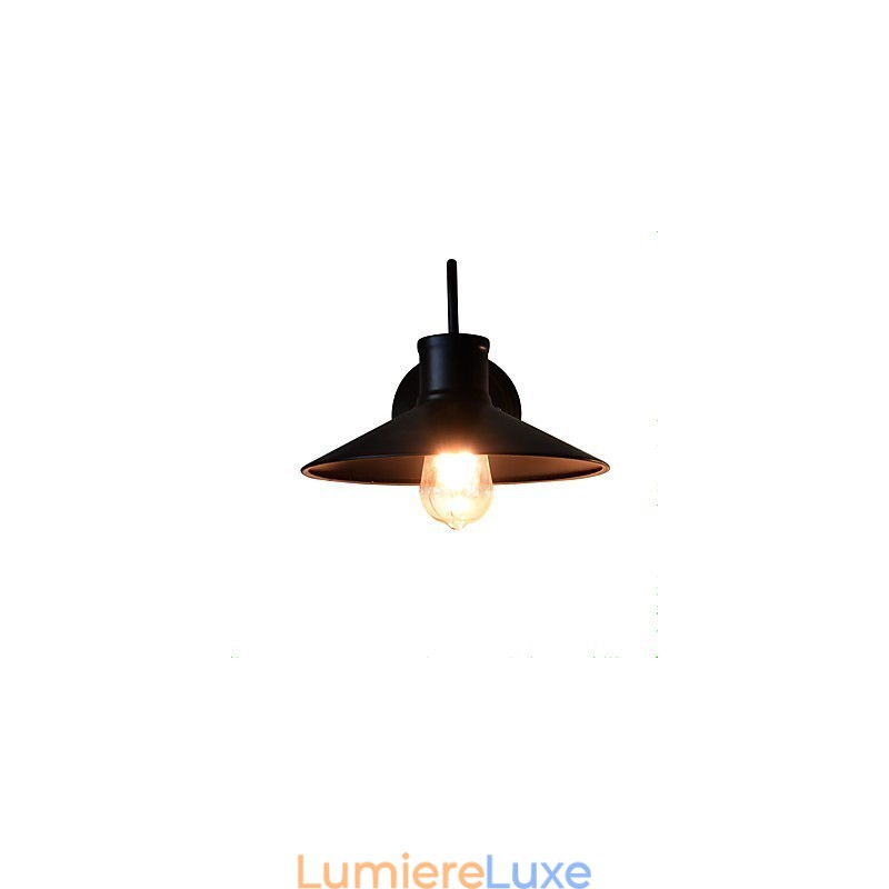Applique murale en fer forgé, lampe sabre laser noire muette sur le mur