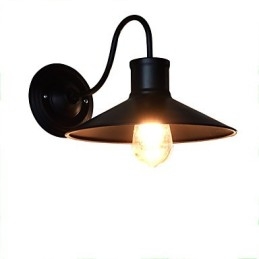 Applique murale en fer forgé, lampe sabre laser noire muette sur le mur