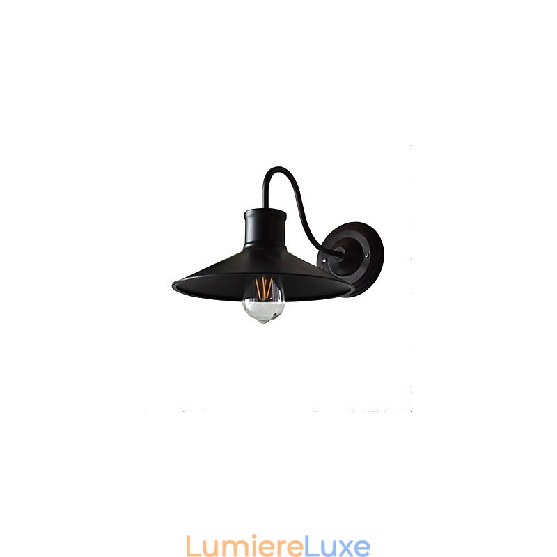 Applique murale en fer forgé, lampe sabre laser noire muette sur le mur