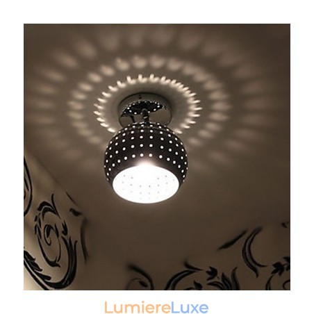 Lampe en fer forgé à dôme absorbant la lumière et la réflexion esthétique de la boule poreuse créative Lampe en fer forgé à dôme absorbant la lumière et la réflexion esthétique de la boule poreuse créative