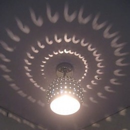 Lampe en fer forgé à dôme absorbant la lumière et la réflexion esthétique de la boule poreuse créative