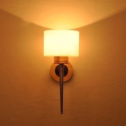 Lampe murale simple, lampe de chevet avec abat-jour en verre et bois massif, idéale pour une chambre, une commode, un salon ou une chambre de bébé.