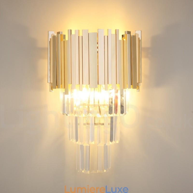 Applique murale de luxe postmoderne en cristal K9 assortie dorée avec abat-jour en cristal