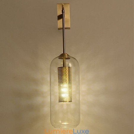 Applique murale nordique en laiton avec abat-jour cylindrique en verre creux Applique murale nordique en laiton avec abat-jour cylindrique en verre creux