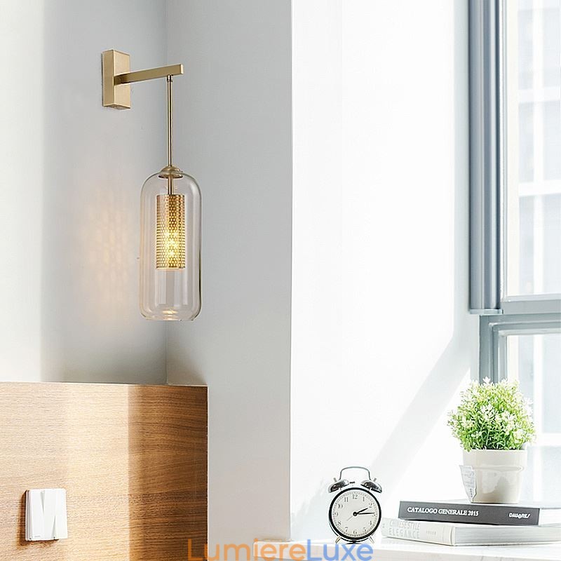 Applique murale nordique en laiton avec abat-jour cylindrique en verre creux
