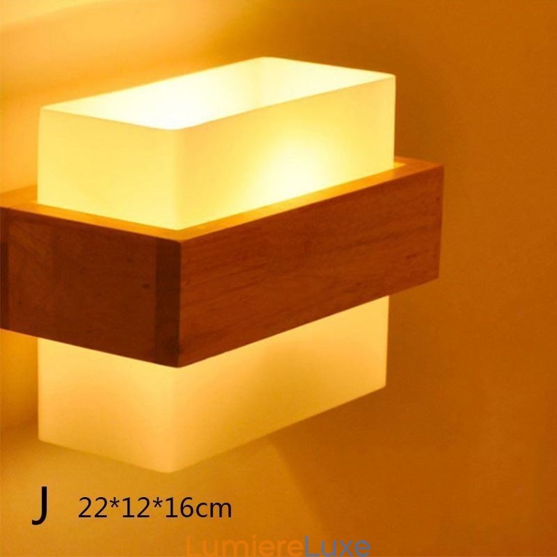 Applique murale nordique en bois et abat-jour en verre