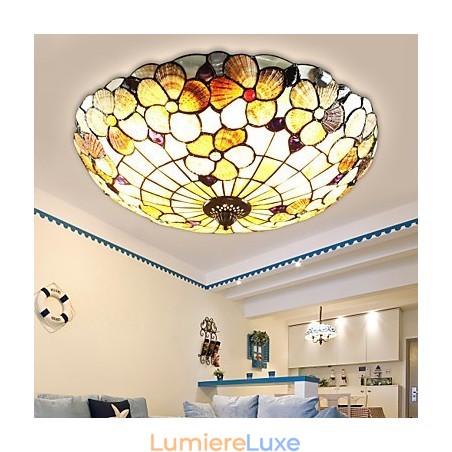 Les coquillages de la mer Méditerranée absorbent la lumière du dôme de la cheminée rurale Les coquillages de la mer Méditerranée absorbent la lumière du dôme de la cheminée rurale