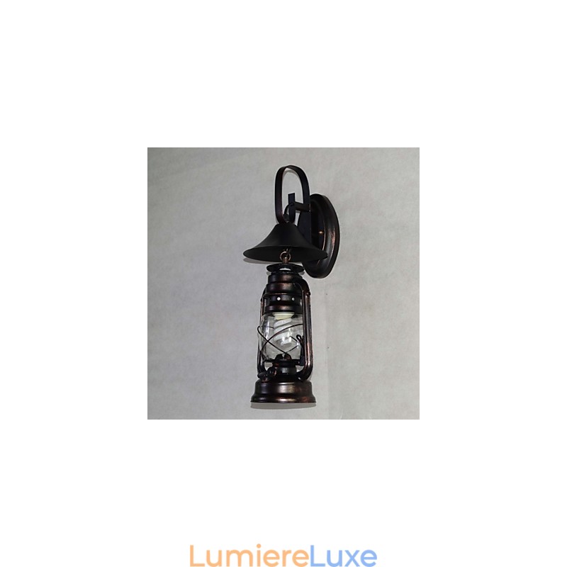Applique murale lanterne vintage en métal noir avec une lumière
