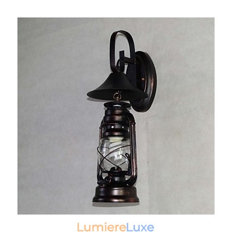 Applique murale lanterne vintage en métal noir avec une lumière Applique murale lanterne vintage en métal noir avec une lumière