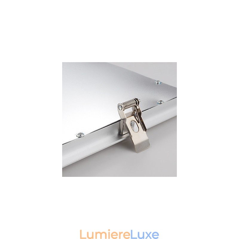 Plafonnier intégré avec panneau lumineux et bordure blanche