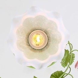 Saint-Valentin Les fleurs et plantes de la roseraie absorbent la lumière du dôme